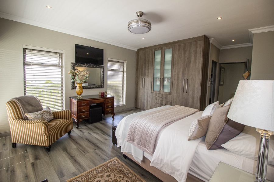 6 Bedroom Property for Sale in Kleinbaai Western Cape